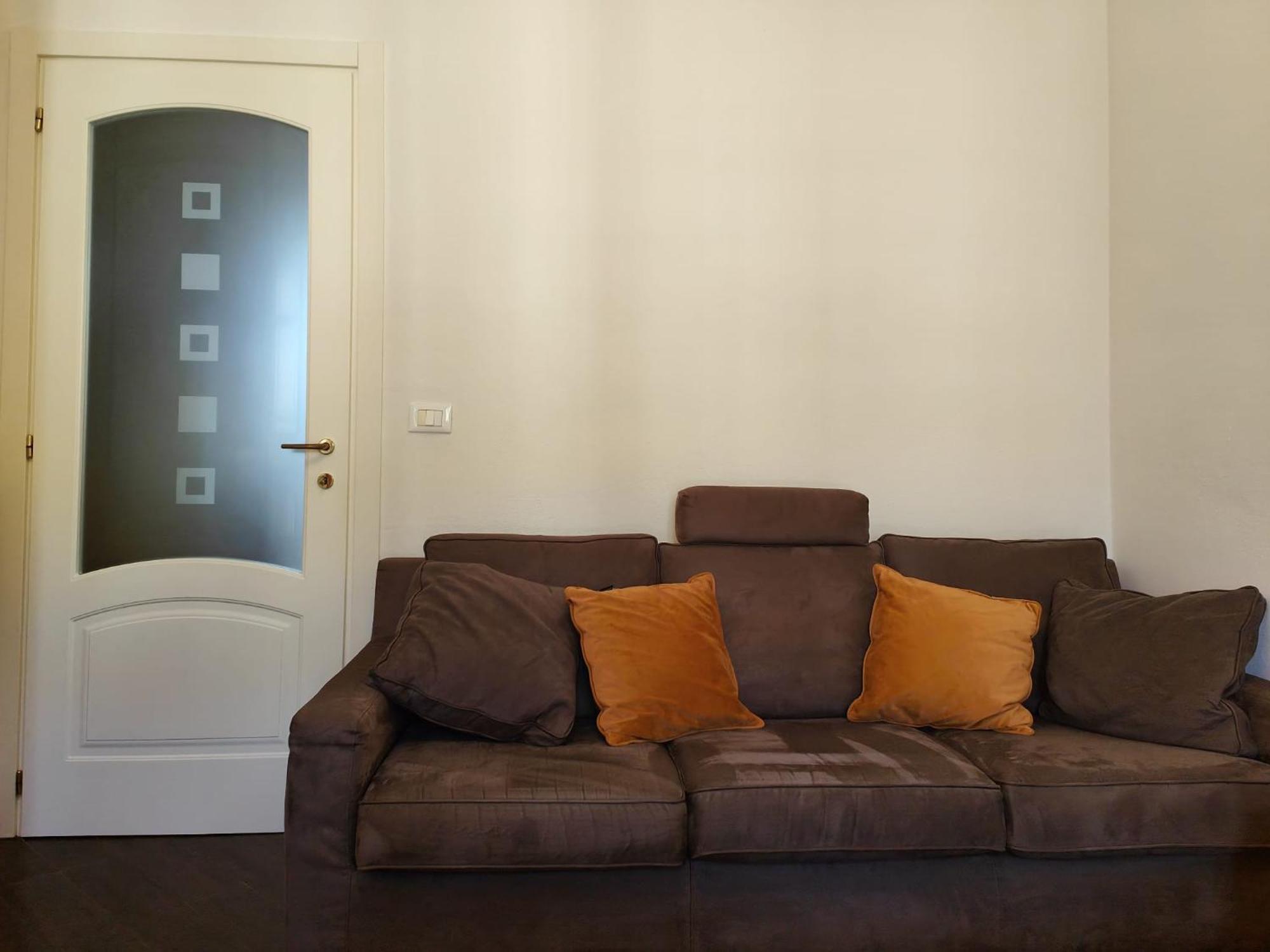 Tania House, Metro Italia 61 *